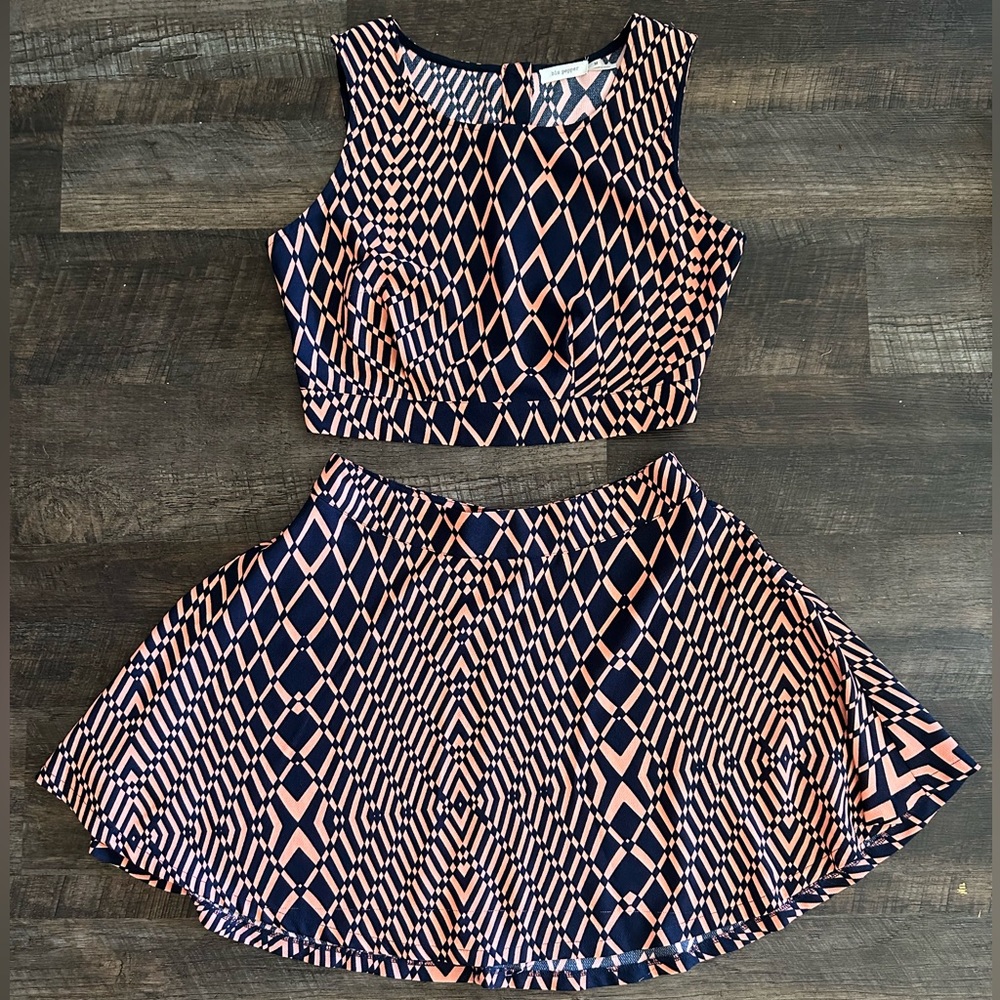 Geometric Two Piece Set